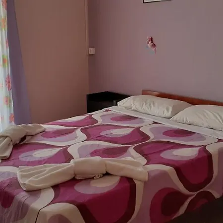 Hotel Pame Pantheos *